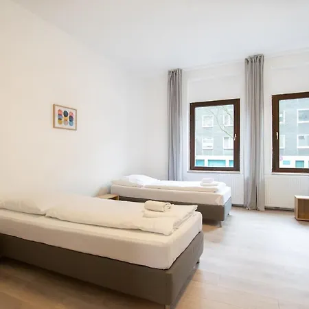 Tolstov - 4 - 30 Min Messe Dus Apartman Duisburg